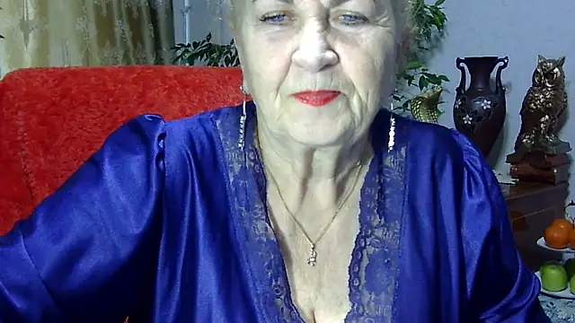Emma52610 online show from February 1, 2025, 12:15 pm