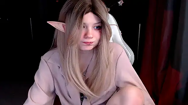 MissToree online show from March 9, 2025, 9:46 pm