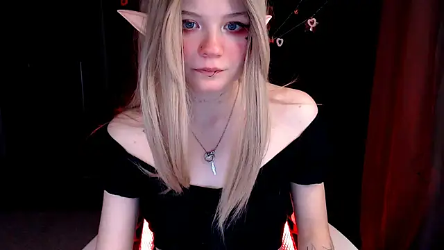 MissToree online show from March 12, 2025, 9:45 pm