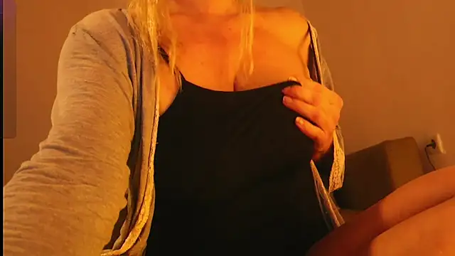 Kishaxxx online show from February 2, 2025, 4:59 am