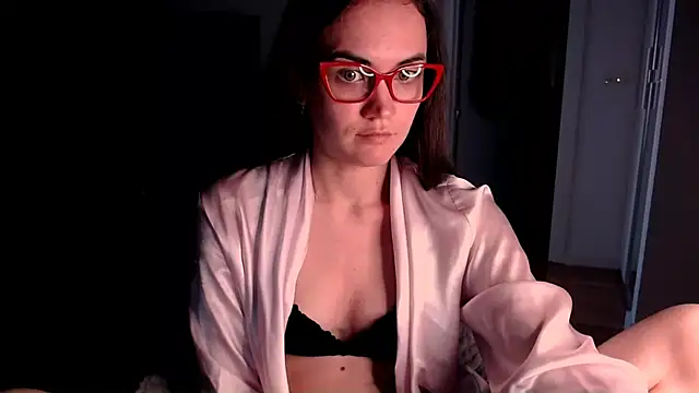 EvelynGG online show from March 10, 2026, 10:19 am