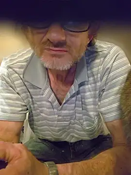 ROBERT0516 online show from June 18, 2026, 4:33 am