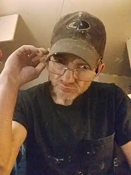 Snapshot of ROBERT0516 chatting on November 8, 2025, 6:28 am ROBERT0516 online show from November 8, 2025, 6:28 am