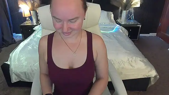 MiaRedFox online show from October 25, 2025, 12:17 pm