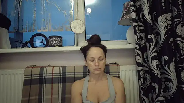 LindaStarS online show from February 18, 2026, 4:43 am