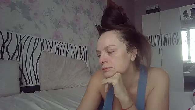 LindaStarS online show from December 15, 2025, 6:19 am