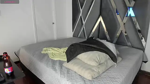 moonsweet1 online show from April 25, 2026, 5:21 pm