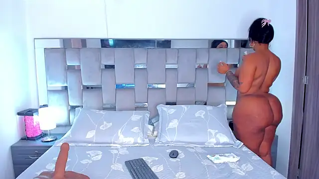 Cammiila online show from December 21, 2025, 3:47 pm