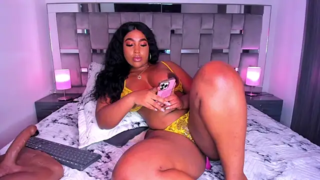Snapshot of Cammiila chatting on March 19, 2025, 7:27 pm Cammiila online show from March 19, 2025, 7:27 pm