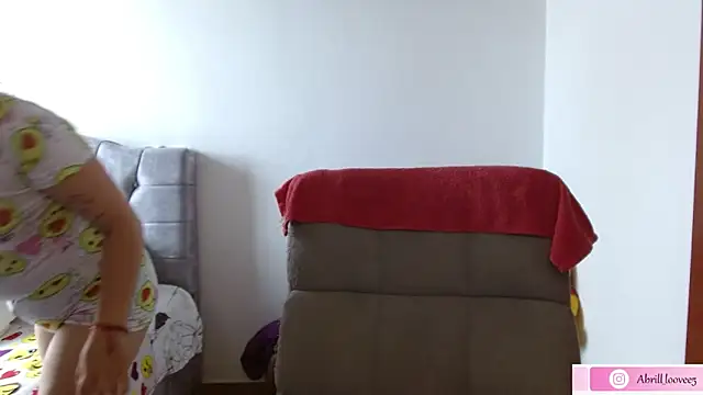 Snapshot of abril_love2 chatting on April 7, 2026, 5:26 pm abril love2 online show from April 7, 2026, 5:26 pm