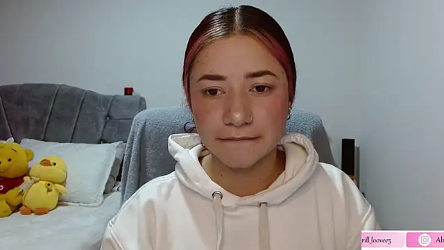 Snapshot of abril_love2 chatting on February 6, 2025, 4:36 pm abril love2 online show from February 6, 2025, 4:36 pm