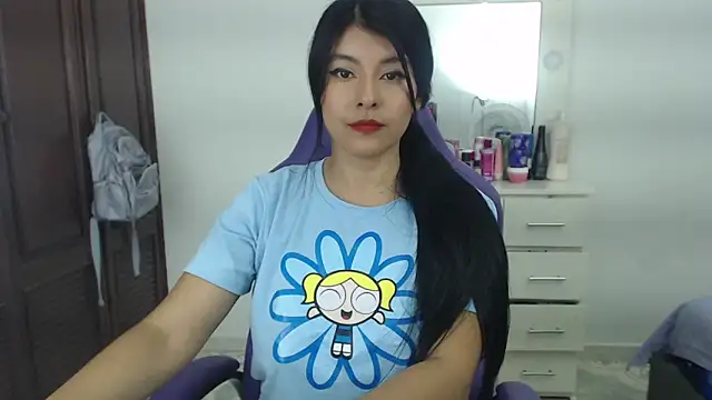 Snapshot of Julieta_Sandia chatting on January 7, 2025, 10:19 pm Julieta Sandia online show from January 7, 2025, 10:19 pm