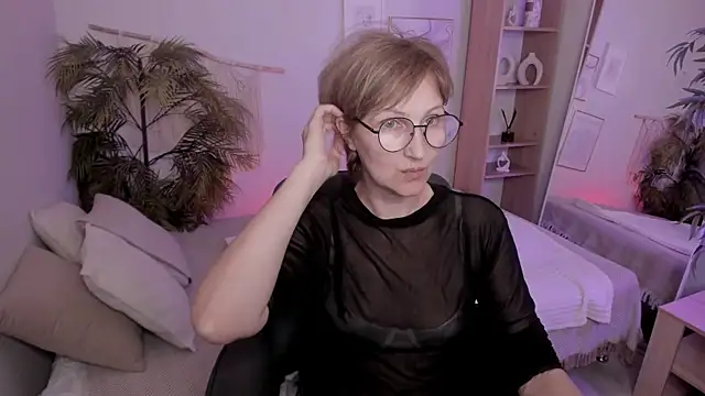 Paris Cherry online show from July 9, 2026, 6:40 pm