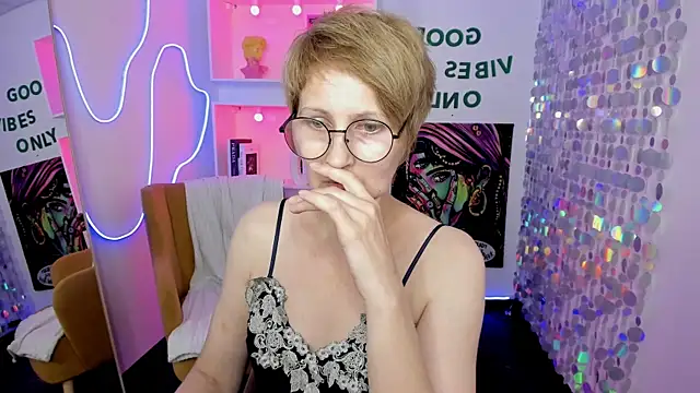 Paris Cherry online show from July 29, 2026, 5:56 pm