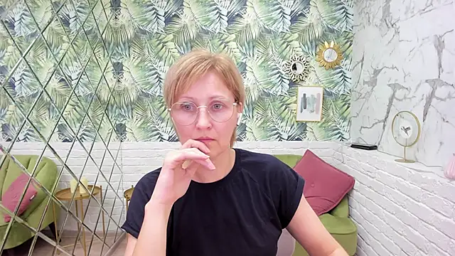 Paris Cherry online show from November 4, 2025, 8:12 pm