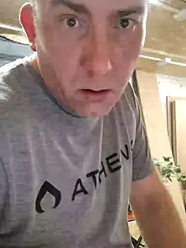 Snapshot of IronedTitan chatting on December 4, 2024, 12:24 am IronedTitan online show from December 4, 2024, 12:24 am