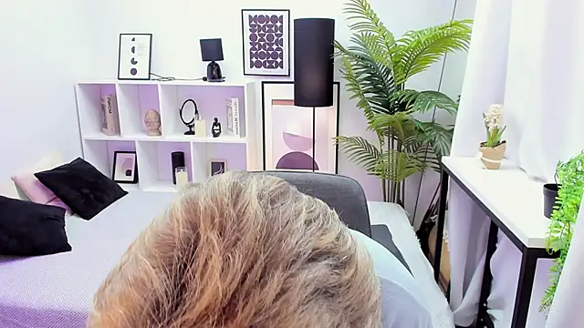 EvelynJoyful online show from December 1, 2025, 5:08 am