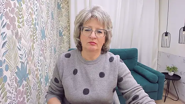 Snapshot of EvelynJoyful chatting on February 2, 2026, 5:06 am EvelynJoyful online show from February 2, 2026, 5:06 am