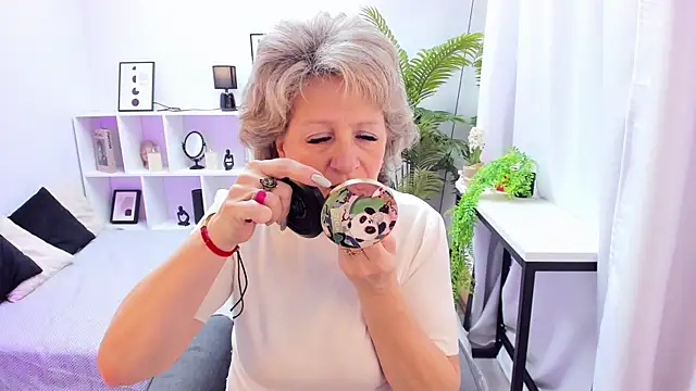 EvelynJoyful online show from November 4, 2025, 5:11 am