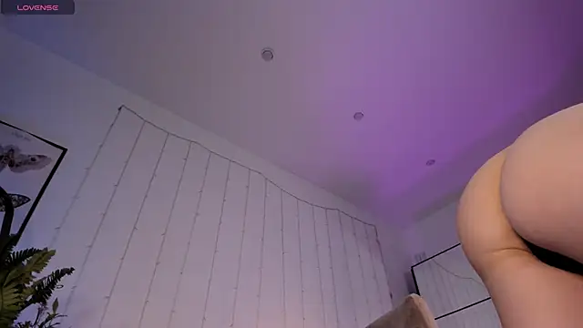 LilianKroft online show from September 12, 2025, 11:43 am