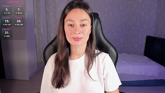 Snapshot of EllaFresh chatting on November 8, 2025, 1:31 am EllaFresh online show from November 8, 2025, 1:31 am