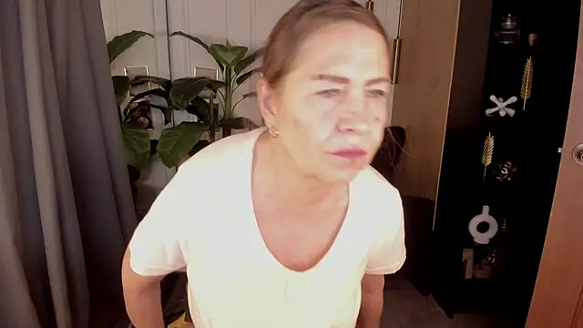 LindaPassionate online show from July 28, 2026, 2:24 pm
