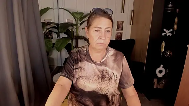 LindaPassionate online show from July 28, 2026, 1:10 pm