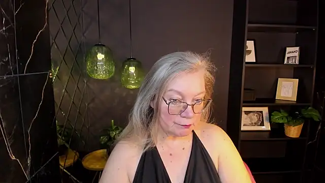 NataliMellow online show from March 6, 2026, 4:57 pm