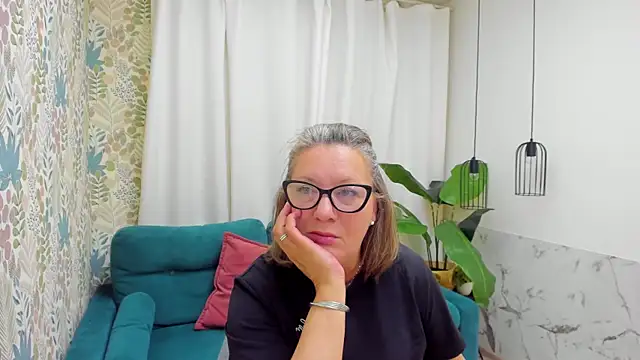 LeaPure online show from July 19, 2026, 5:05 am