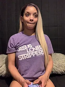 Snapshot of Rakiyahcharms chatting on March 16, 2025, 5:39 pm Rakiyahcharms online show from March 16, 2025, 5:39 pm