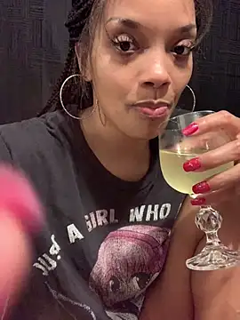 Snapshot of Rakiyahcharms chatting on December 28, 2024, 1:08 am Rakiyahcharms online show from December 28, 2024, 1:08 am