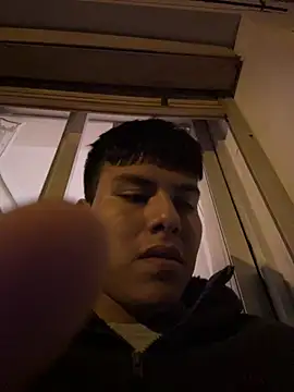 Snapshot of mikeeeeeell chatting on February 20, 2026, 10:33 pm mikeeeeeell online show from February 20, 2026, 10:33 pm