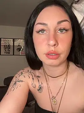 Estherjizz online show from May 27, 2026, 3:19 pm