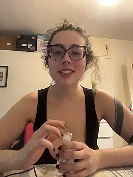 ladyturtle online show from May 27, 2026, 1:29 pm