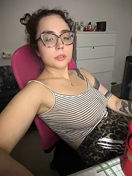 ladyturtle online show from August 2, 2026, 9:01 pm