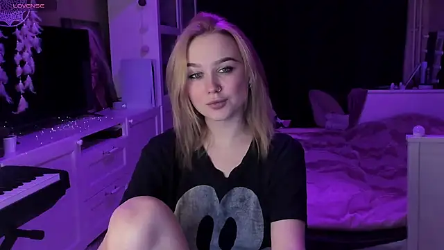 Snapshot of MaryDreaminess chatting on February 14, 2025, 8:26 pm MaryDreaminess online show from February 14, 2025, 8:26 pm