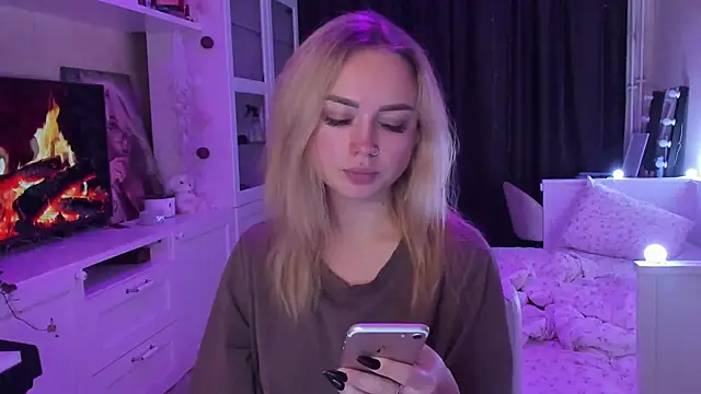 Snapshot of MaryDreaminess chatting on October 13, 2025, 8:43 pm MaryDreaminess online show from October 13, 2025, 8:43 pm