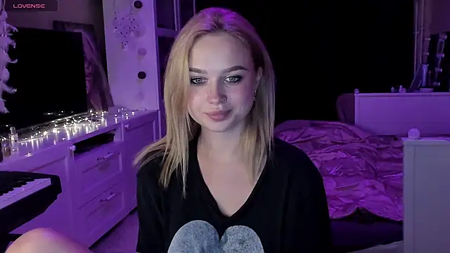 Snapshot of MaryDreaminess chatting on March 6, 2025, 10:15 pm MaryDreaminess online show from March 6, 2025, 10:15 pm