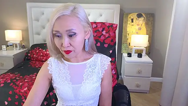 Snapshot of RoxalanaStar chatting on October 5, 2025, 9:38 pm RoxalanaStar online show from October 5, 2025, 9:38 pm