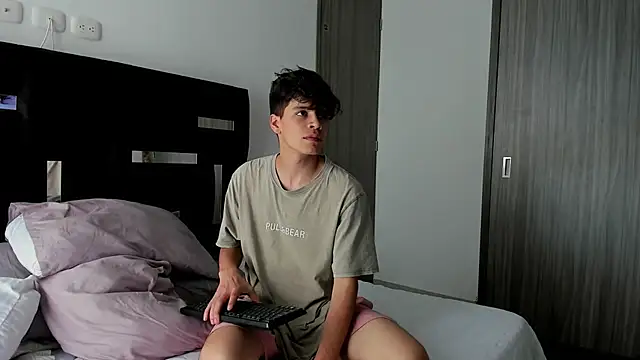 Dimitrixxx   online show from February 6, 2025, 2:04 pm