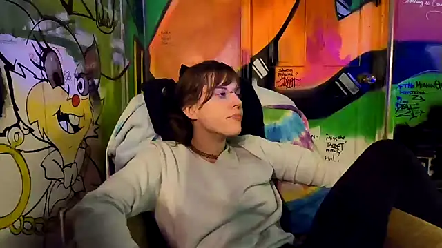 Snapshot of TheDaisyChaos chatting on February 17, 2025, 11:02 am TheDaisyChaos online show from February 17, 2025, 11:02 am