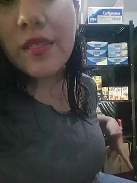 Snapshot of Kalani_Engel chatting on June 15, 2026, 12:33 am Kalani Engel online show from June 15, 2026, 12:33 am