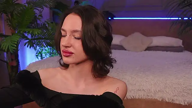 Devilinee online show from March 6, 2026, 6:41 am