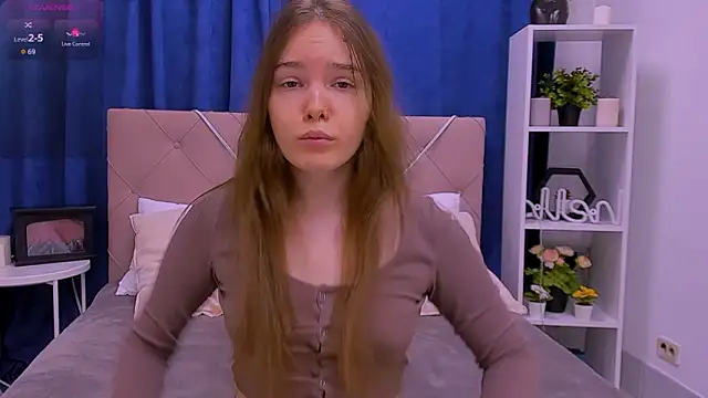 Janie JJ Curvie online show from February 4, 2026, 1:00 am