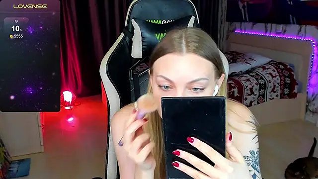 Snapshot of BiMolly chatting on October 15, 2025, 8:50 pm BiMolly online show from October 15, 2025, 8:50 pm