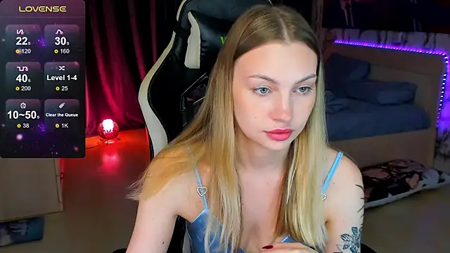 Snapshot of BiMolly chatting on September 25, 2025, 7:53 pm BiMolly online show from September 25, 2025, 7:53 pm