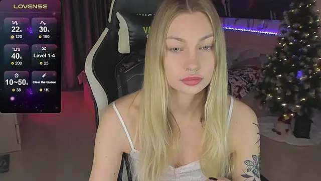 Snapshot of BiMolly chatting on January 4, 2025, 5:05 pm BiMolly online show from January 4, 2025, 5:05 pm