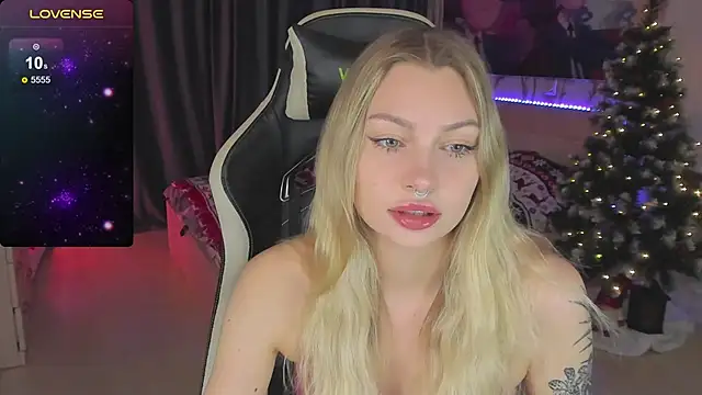 Snapshot of BiMolly chatting on January 6, 2025, 10:26 pm BiMolly online show from January 6, 2025, 10:26 pm