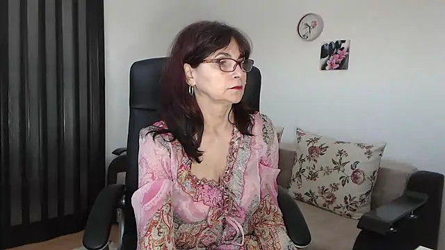 Snapshot of helua54 chatting on March 10, 2025, 8:28 am helua54 online show from March 10, 2025, 8:28 am