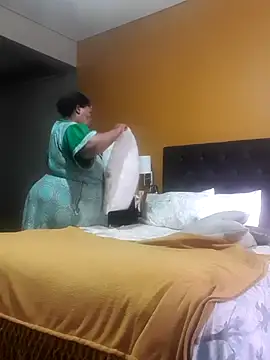 Snapshot of zandile chatting on February 28, 2026, 2:28 pm zandile online show from February 28, 2026, 2:28 pm